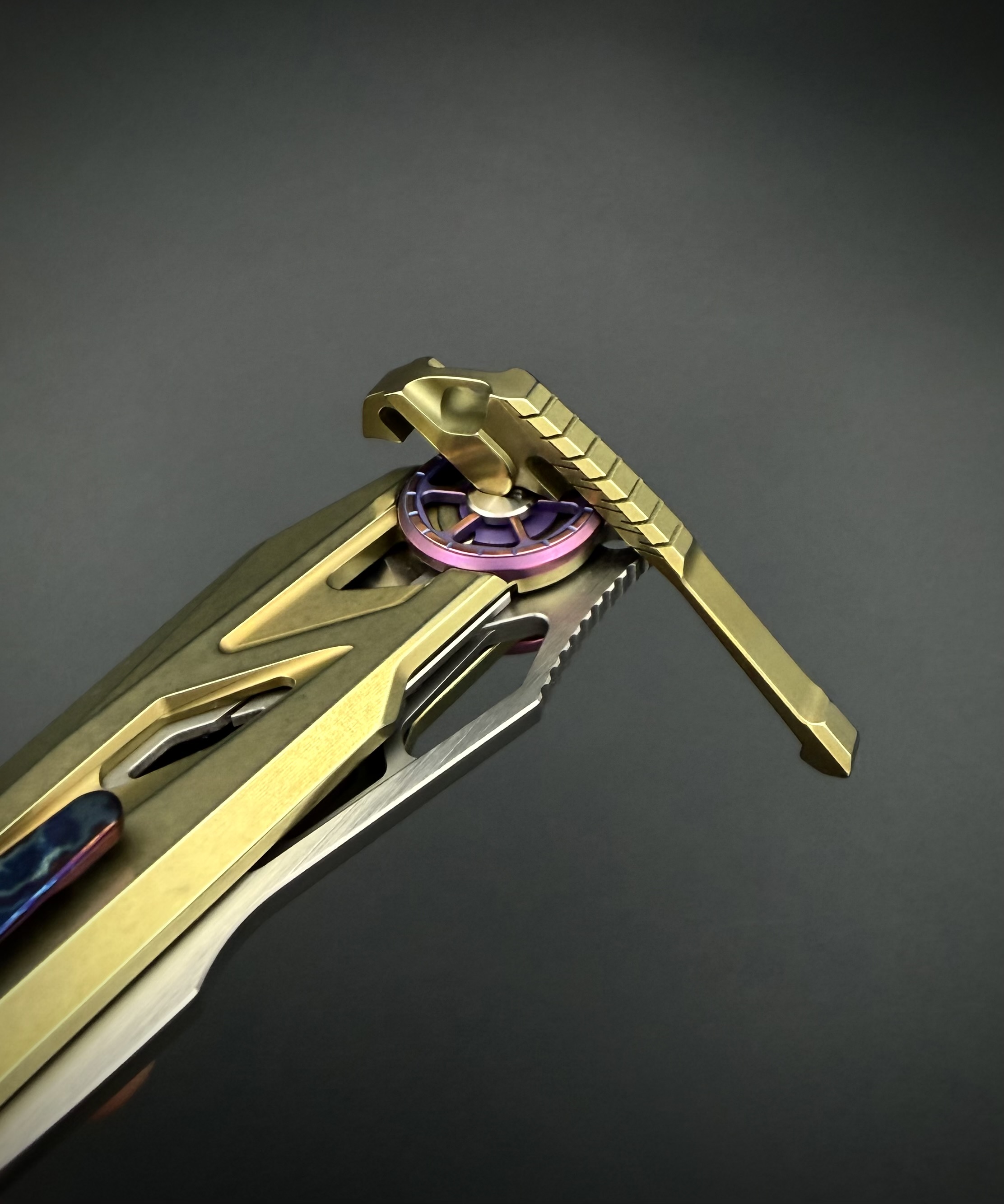 Складной нож Trigger Gold s125v Timascus Alpha Miu