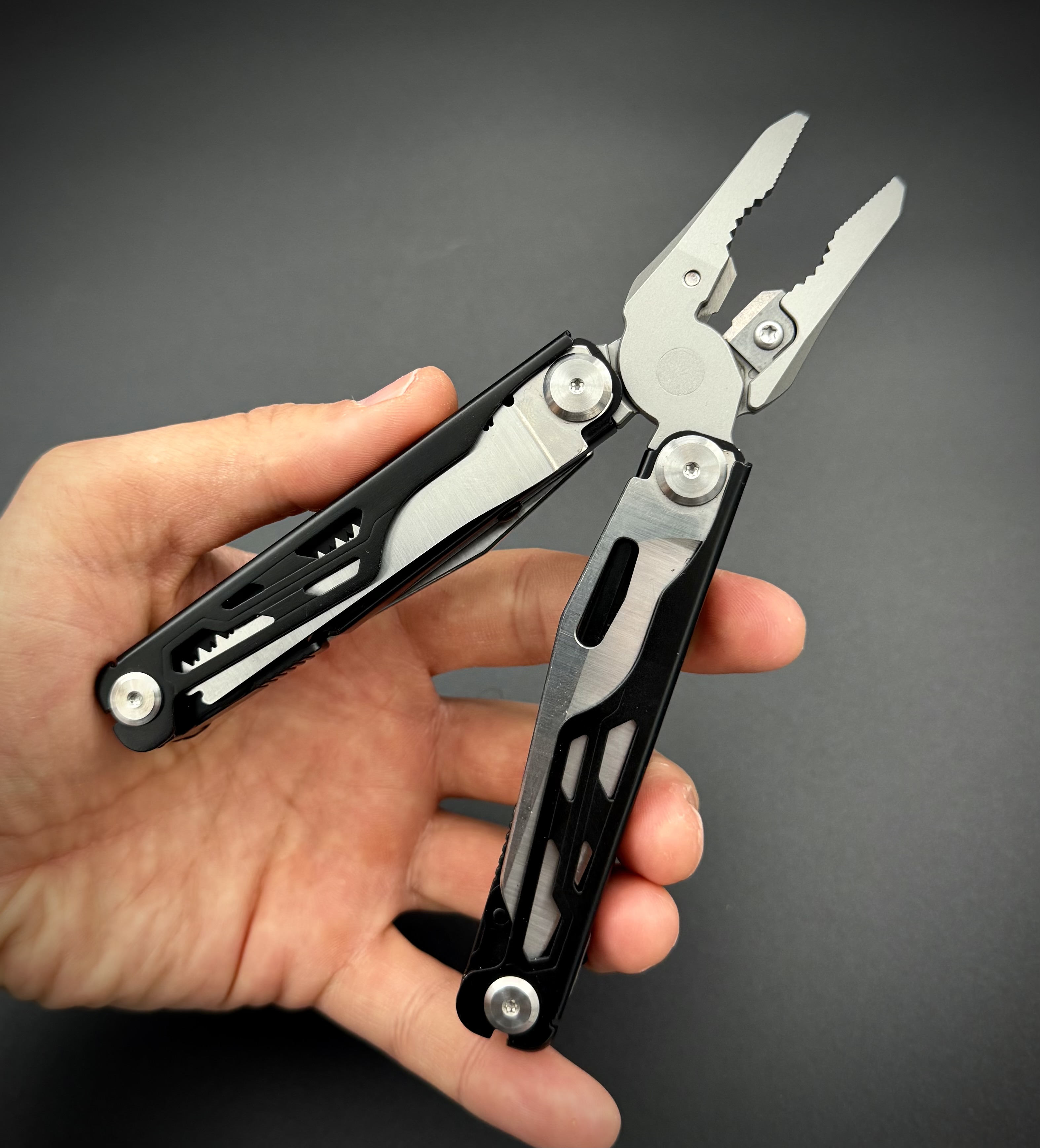 Мультитул SNQ-02 Black Alpha MIu