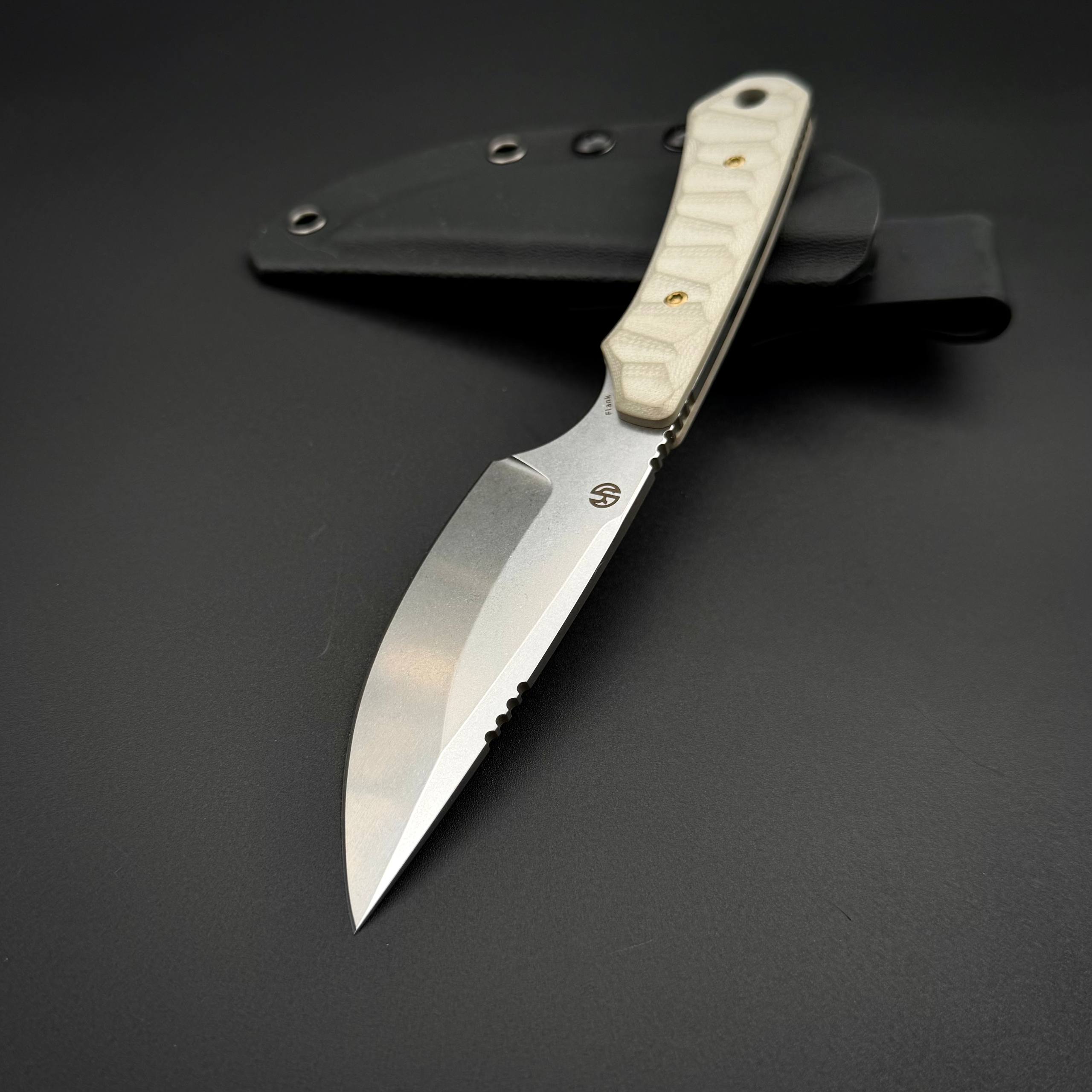Нож универсал Flank Kansept Light Sand G10