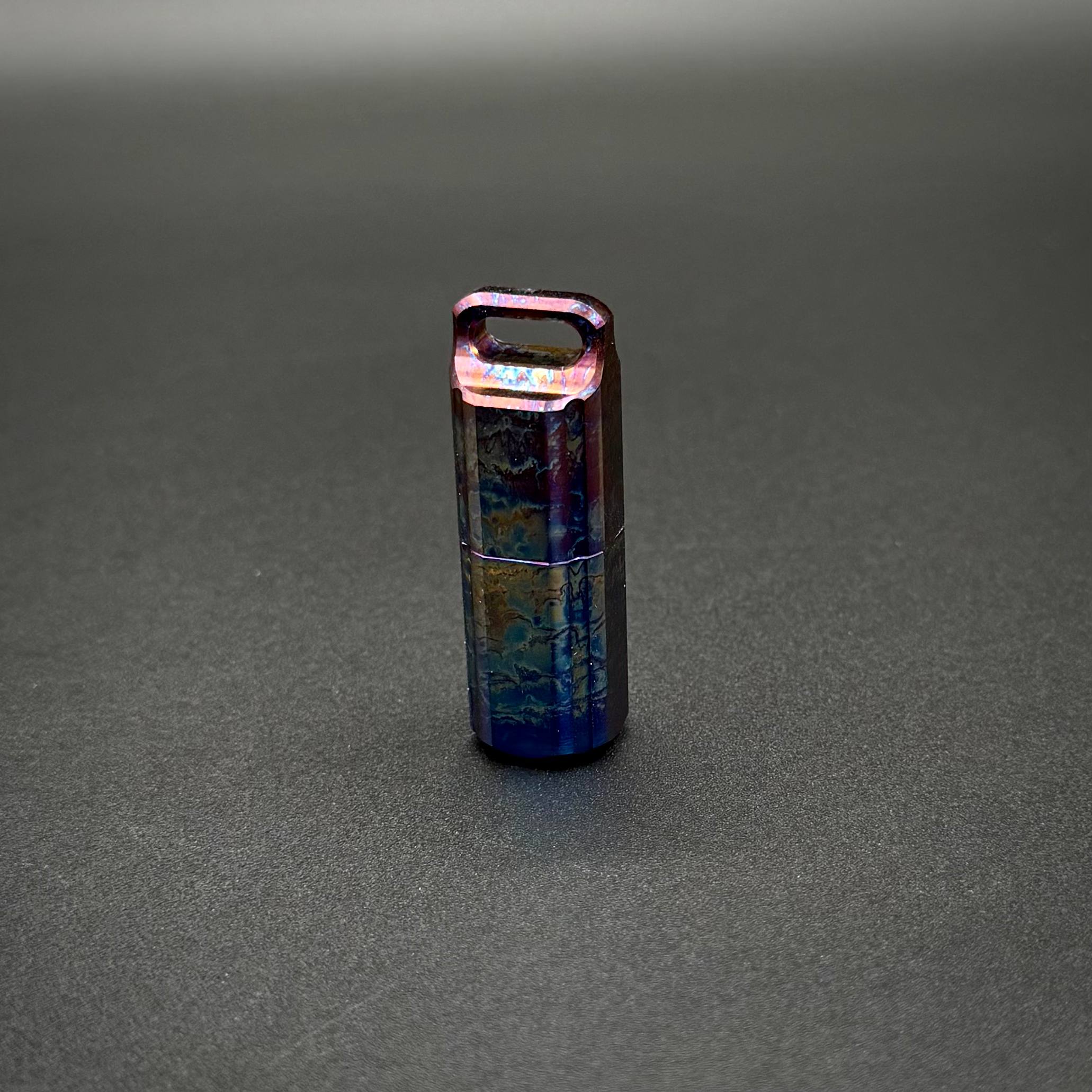 Зажигалка в герметичном титановом контейнере Electric Dark Pioneer EDC