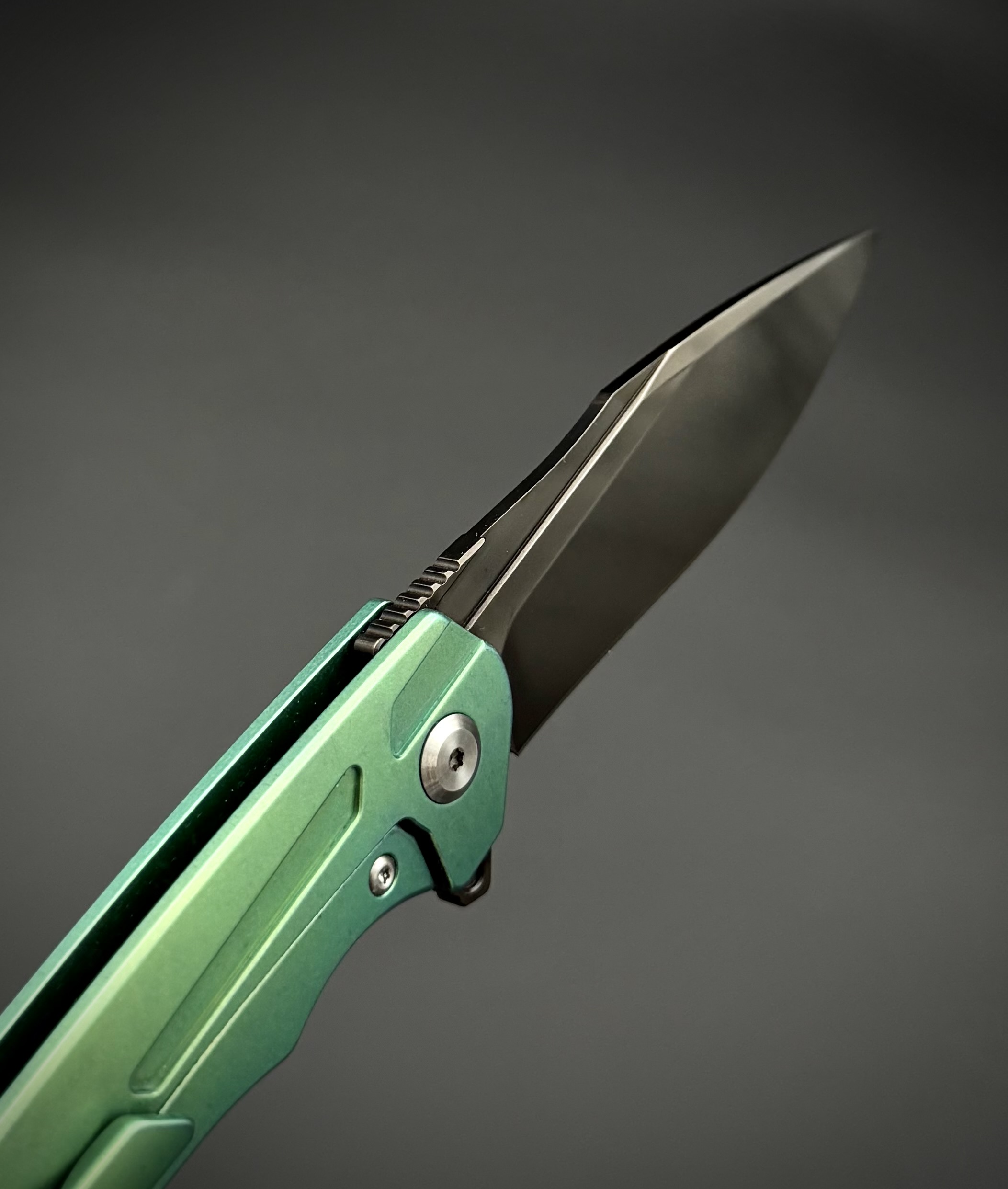 Складной нож Abyss CPM S125V Titanium Green Alpha Miu