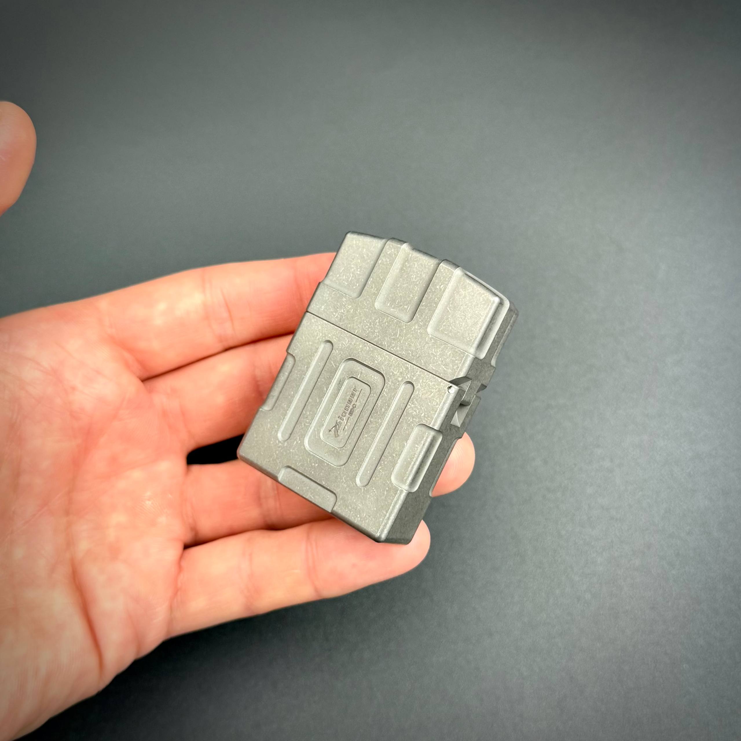 Зажигалка с титановым корпусом Канистра SW Pioneer EDC