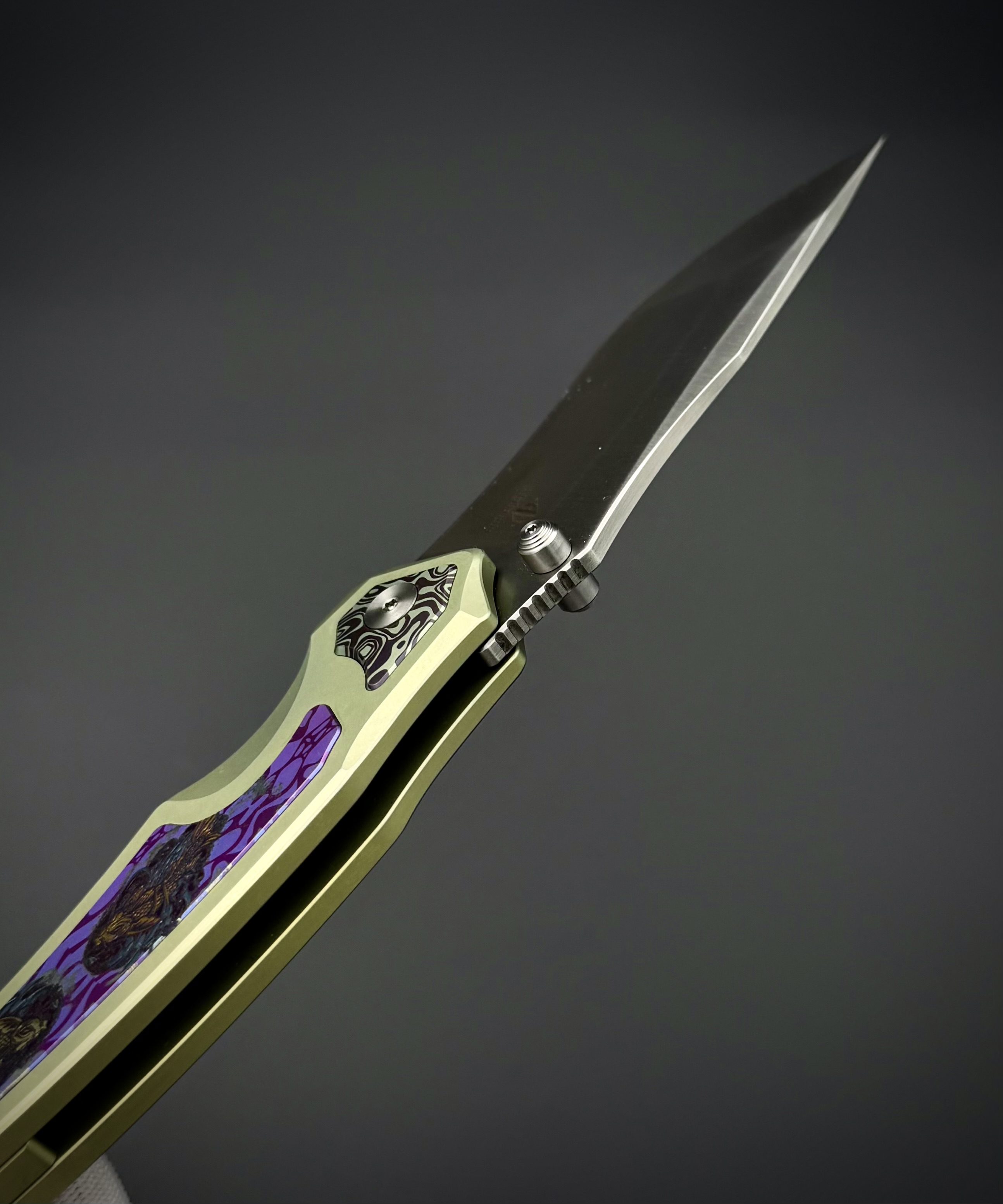 Складной нож Night Ghost Koi Alpha Miu