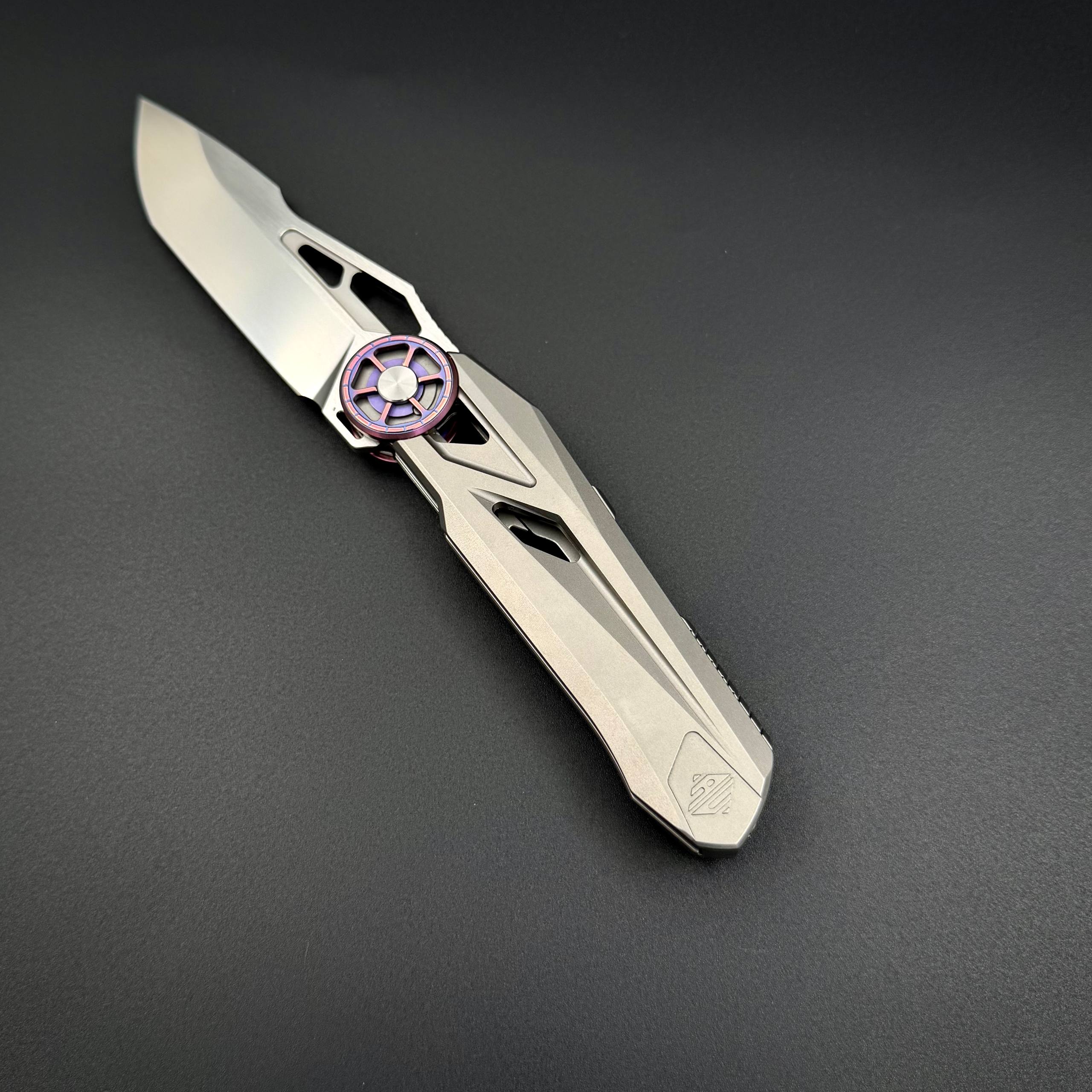 Складной нож Trigger CPM S125V Timascus Silver Titanium Alpha Miu