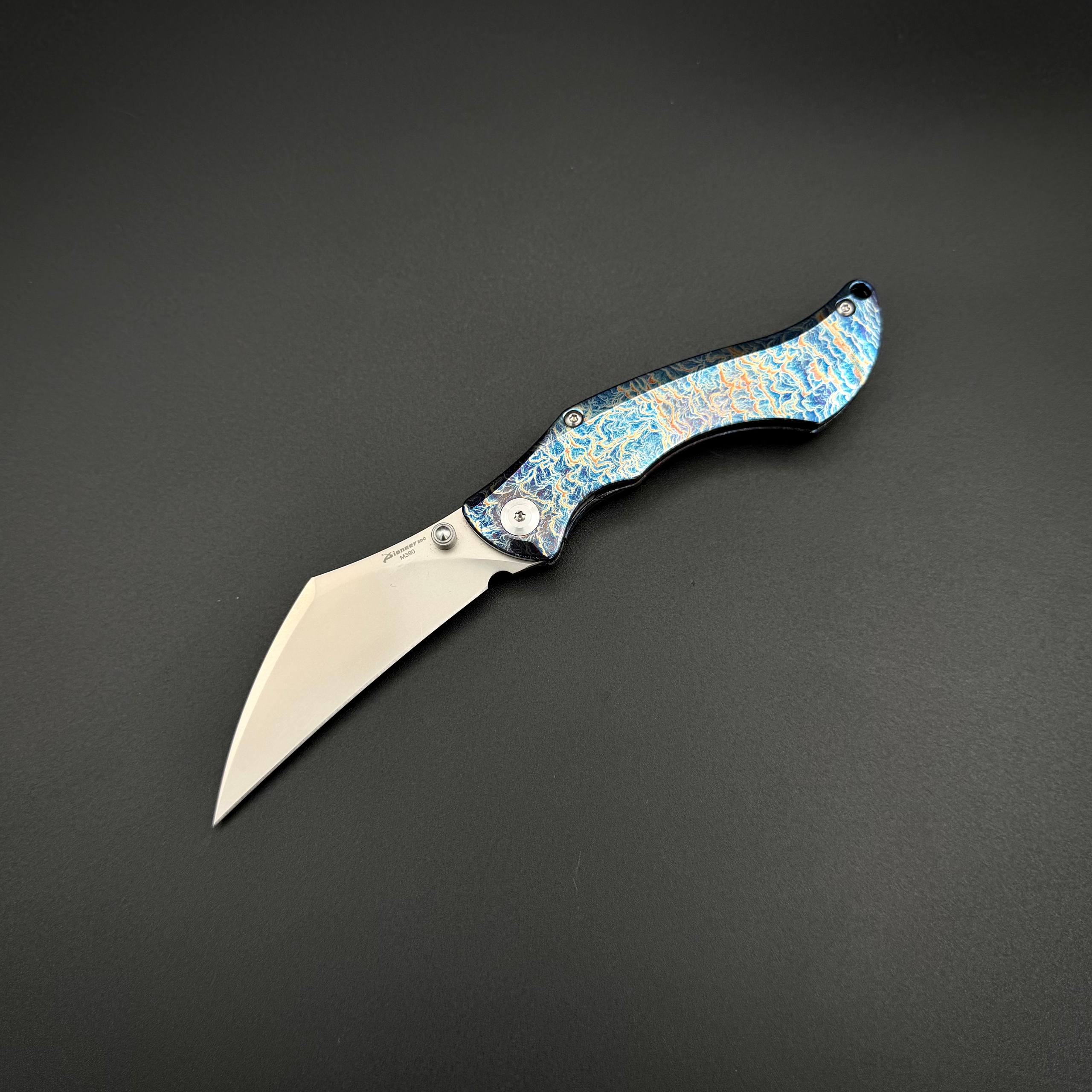 Складной нож Bat Wing Electric Blue Pioneer EDC