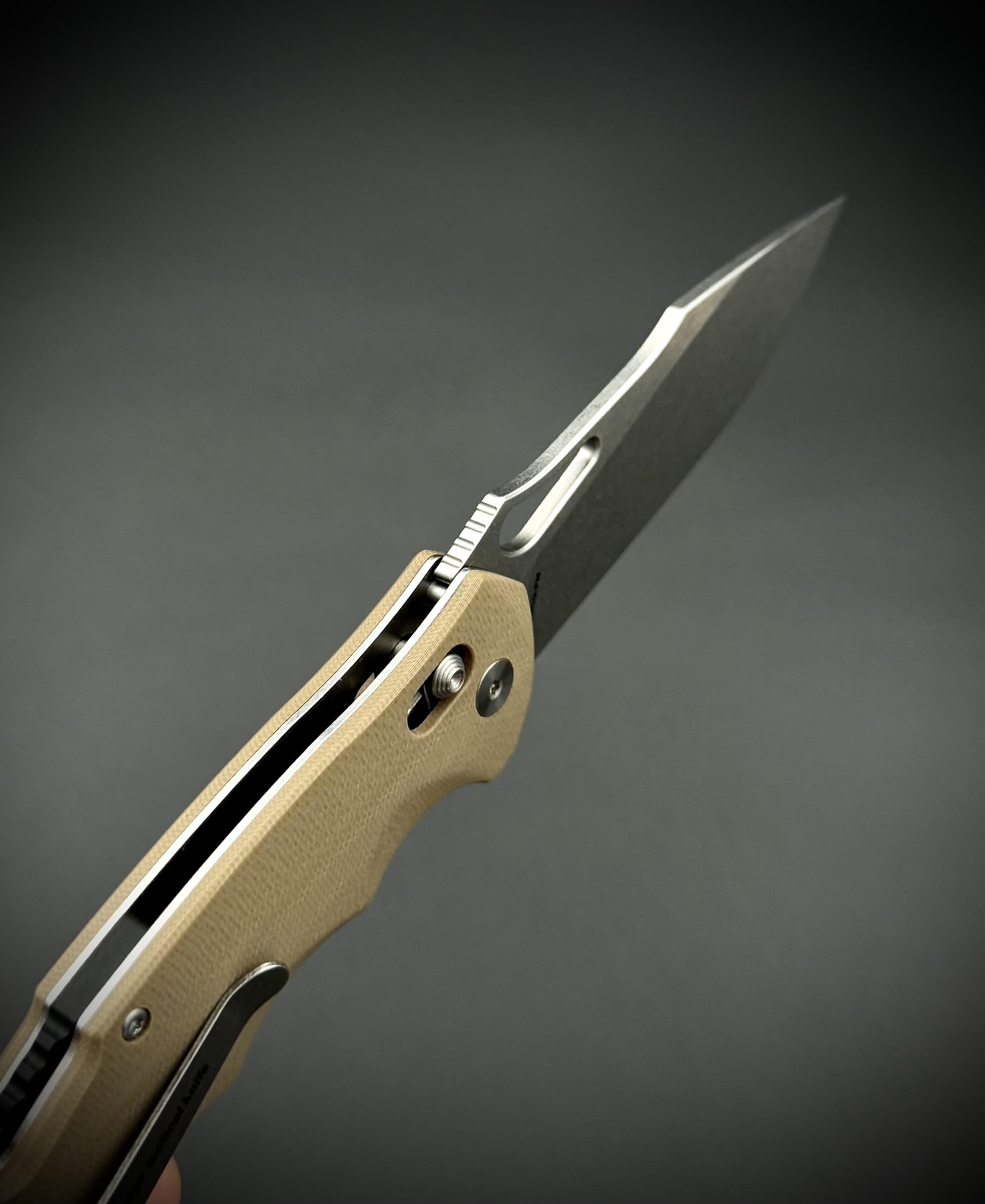 Складной нож Strixor Biege n690co-pm Axis Lock