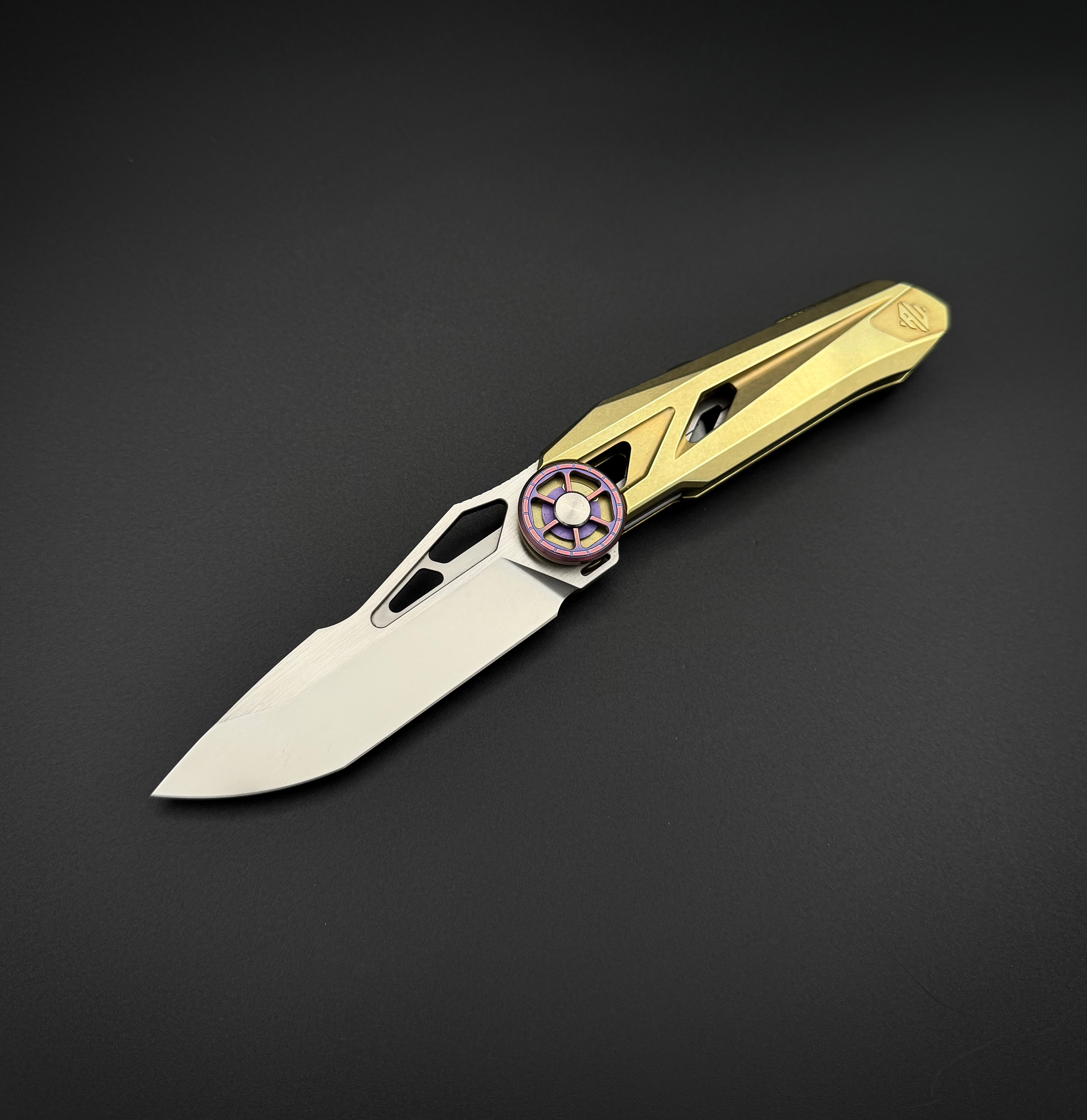 Складной нож Trigger Gold s125v Timascus Alpha Miu