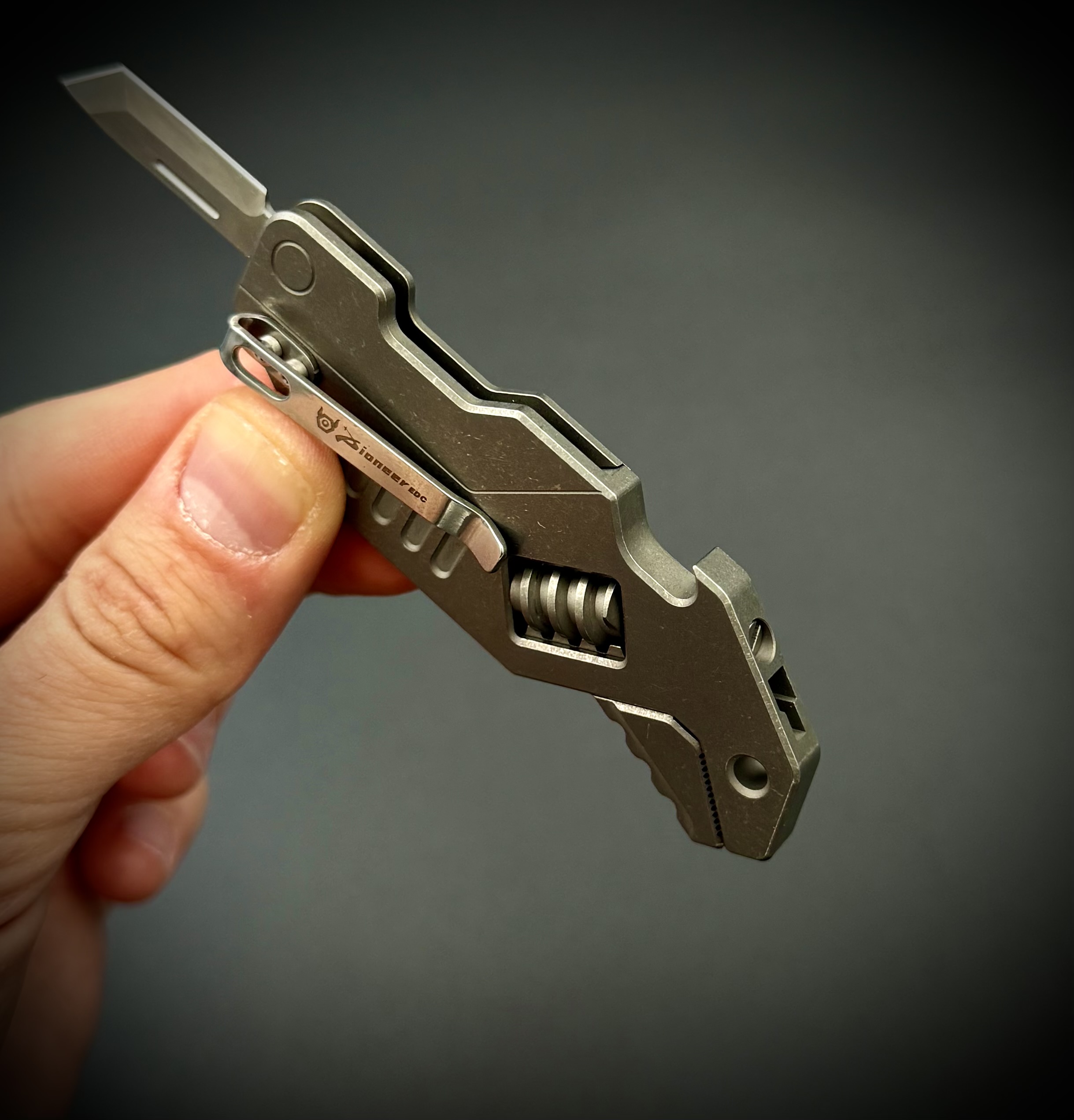 Мультиинструмент Dino SW Pioneer EDC