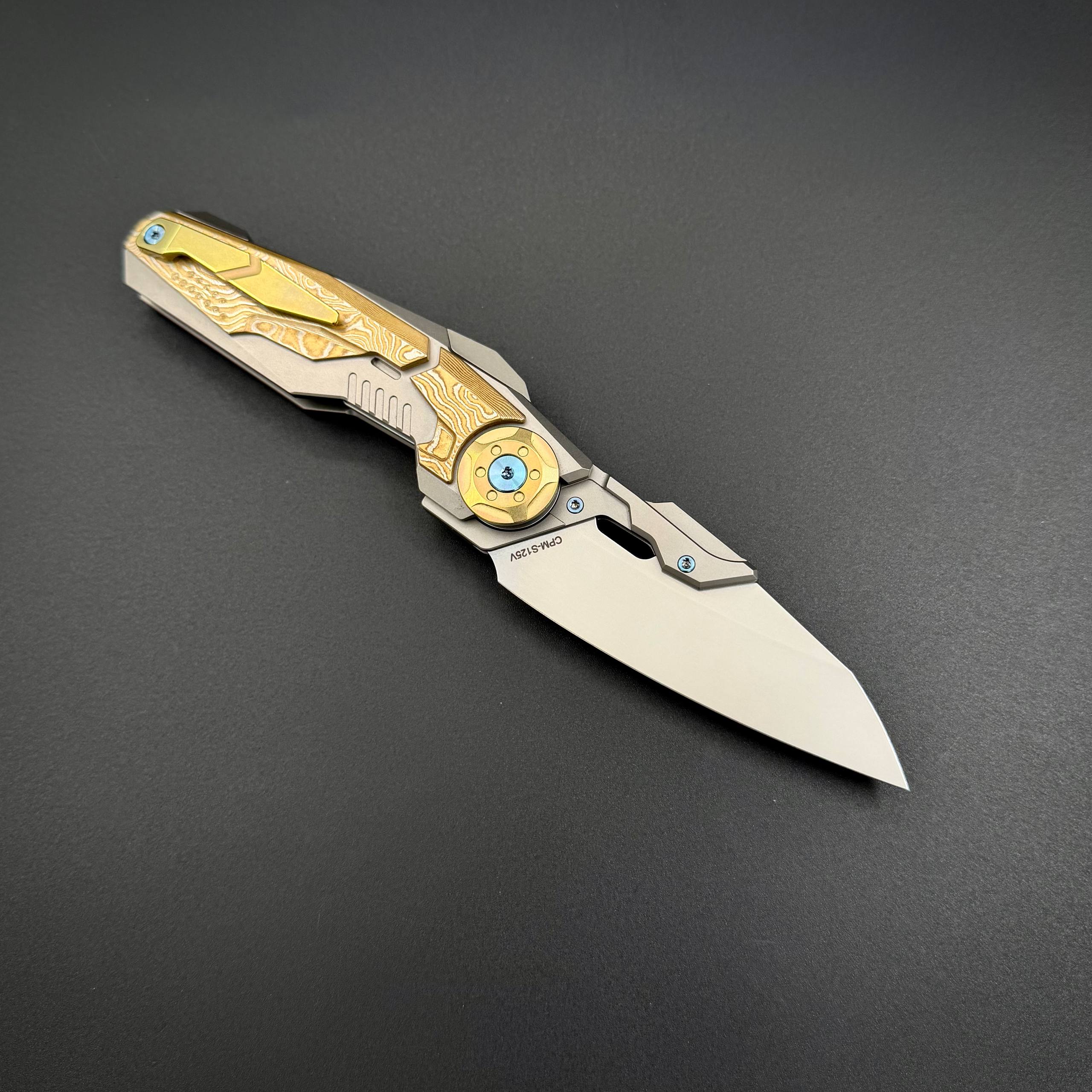 Складной нож интеграл Nexus CPM S125V Timascus Gold Titanium Alpha Miu